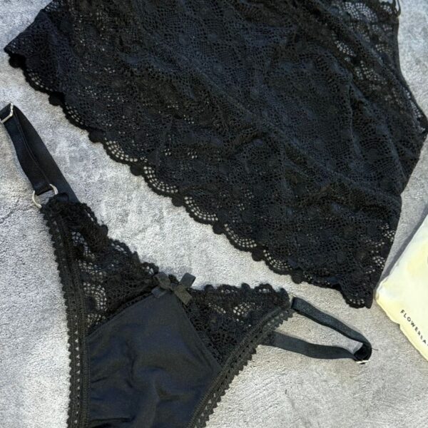 FLOWERS AND LEMONS 127